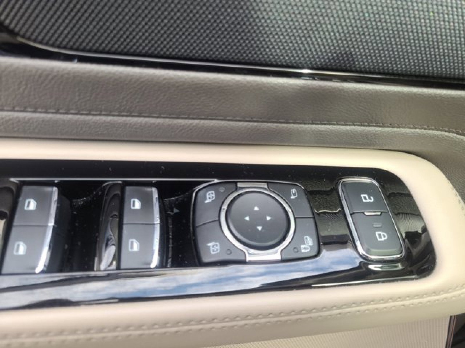 Used 2021 Lincoln Aviator AWD w/ Class IV Trailer Tow Package image 27