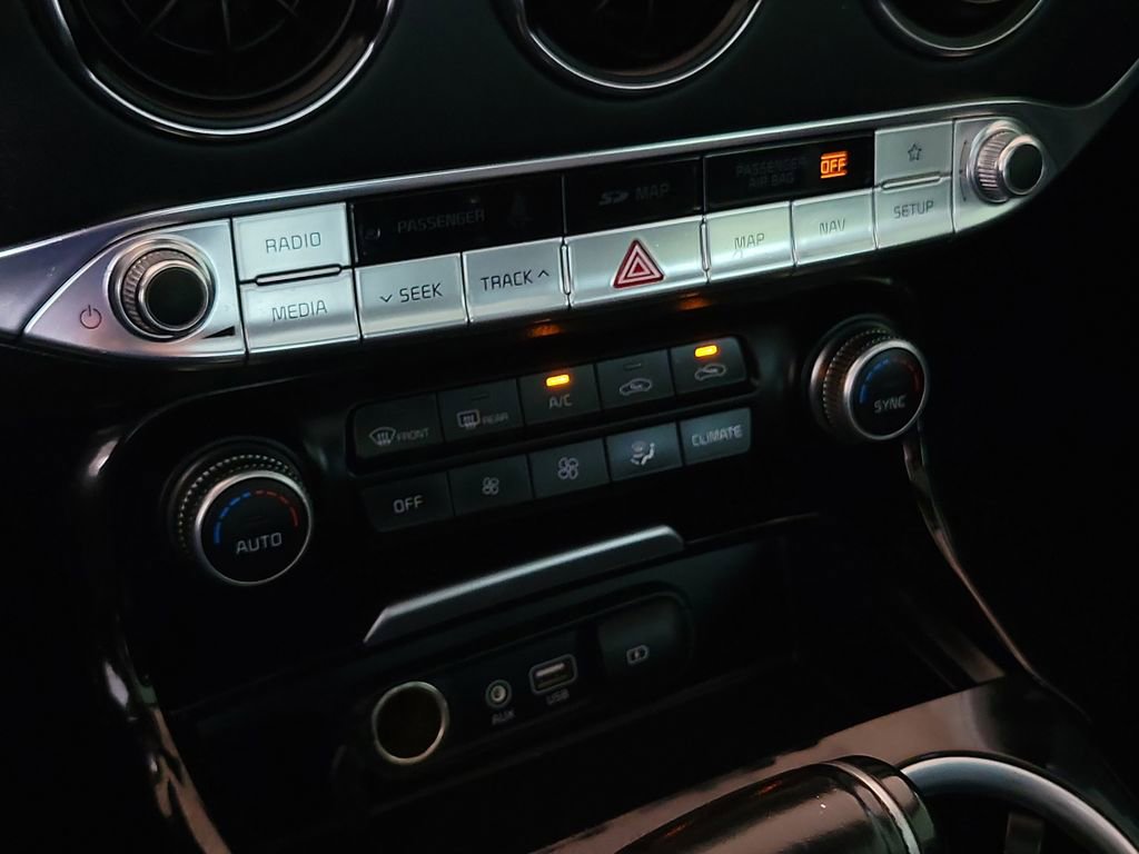 Used 2018 Kia Stinger Premium RWD image 27