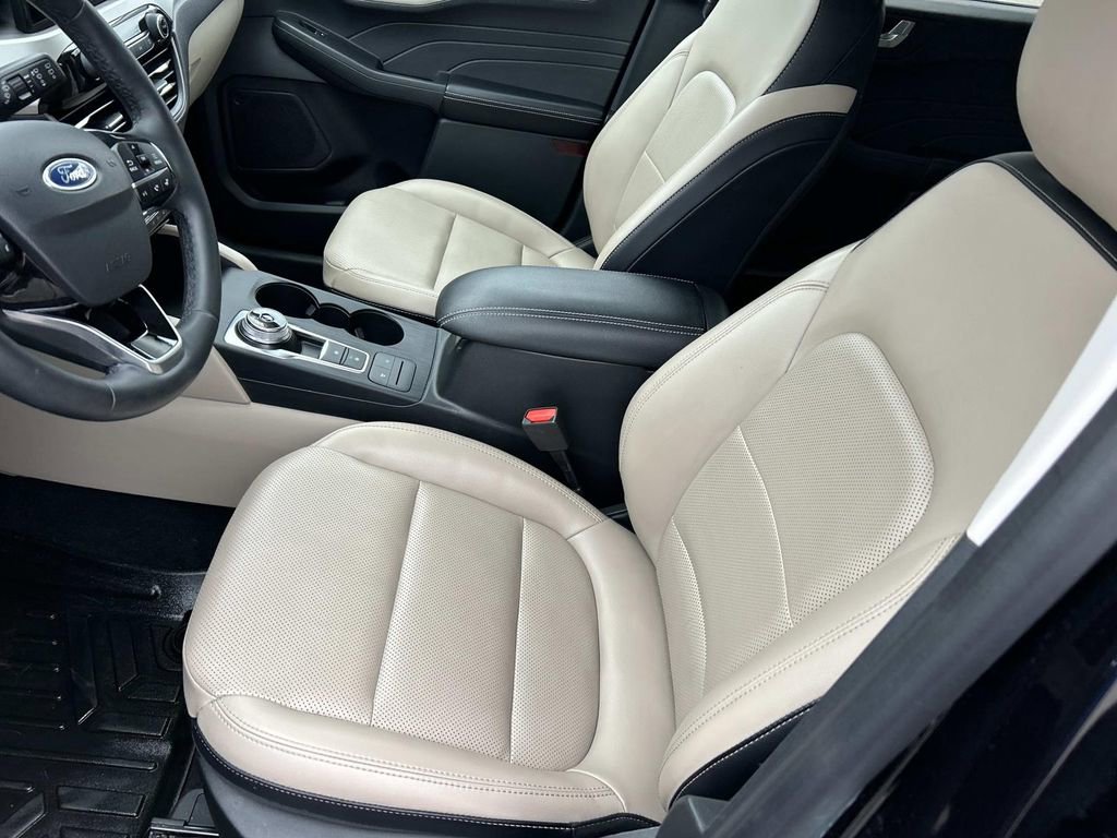 Used 2021 Ford Escape SEL w/ Technology Package image 16