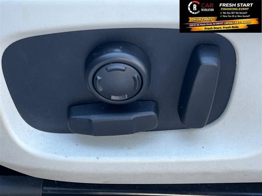 Used 2019 Land Rover Range Rover Evoque SE image 26