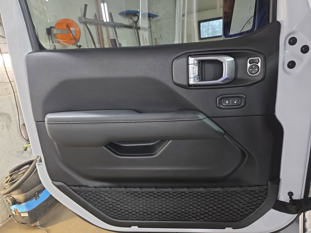 Used 2021 Jeep Gladiator Overland w/ Advanced Safety Group image 25