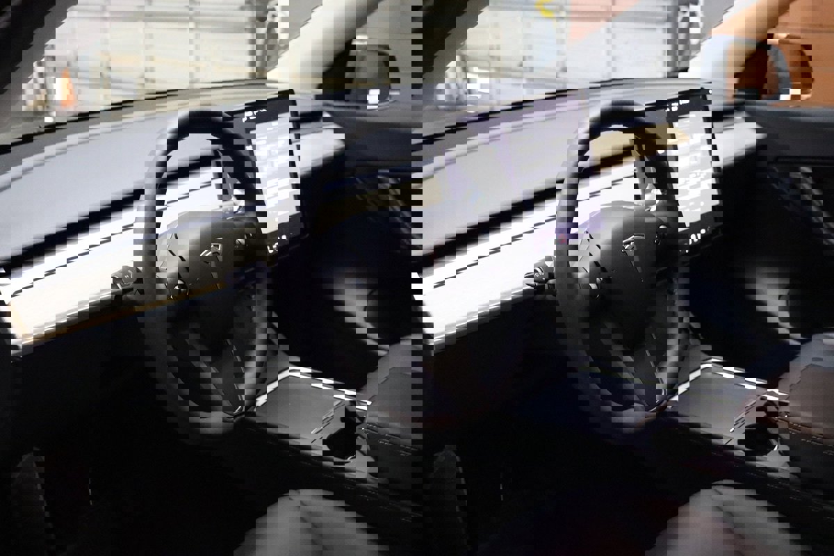 Used 2022 Tesla Model Y Long Range image 26