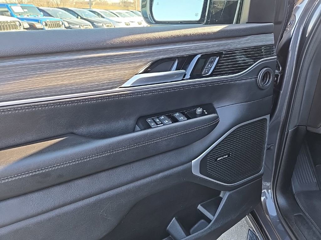 Used 2024 Jeep Wagoneer Series II image 32