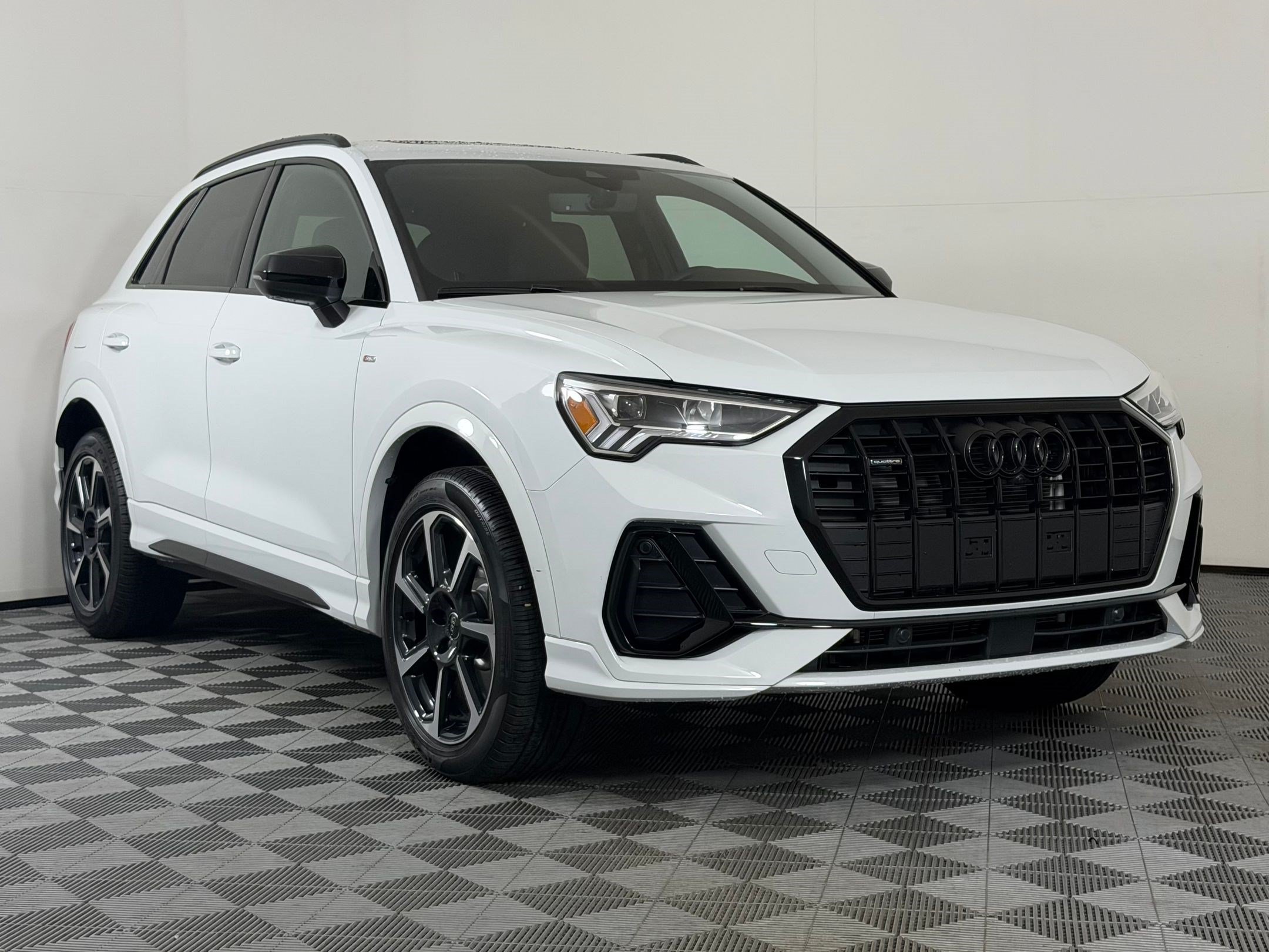 Certified 2025 Audi Q3 2.0T Premium Plus w/ Premium Plus Package AWD/4WD image 7