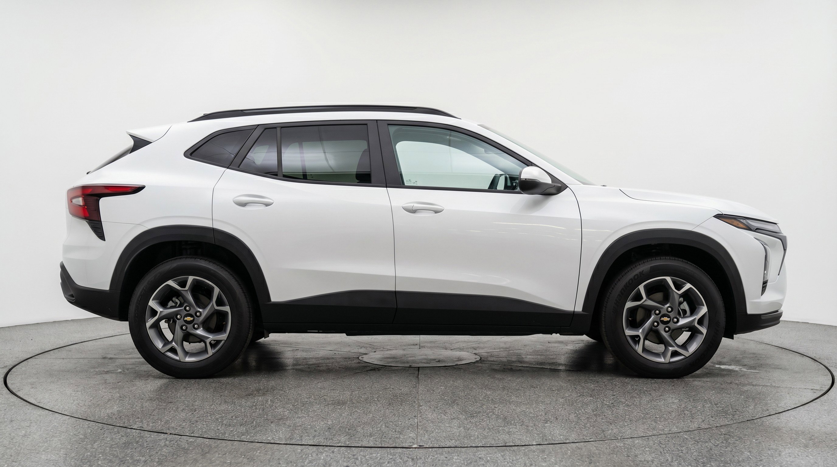 Used 2025 Chevrolet Trax LT FWD image 11