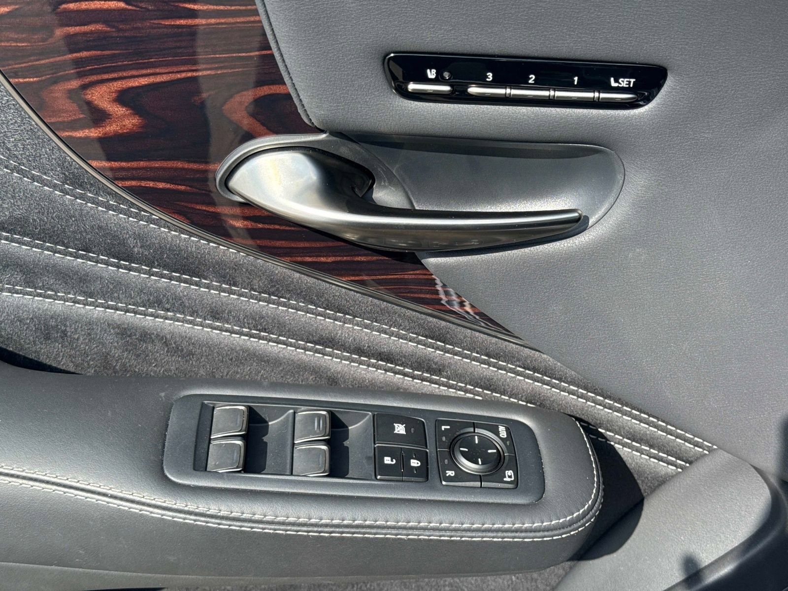 Used 2023 Lexus LS 500 w/ Interior Upgrade Package image 17