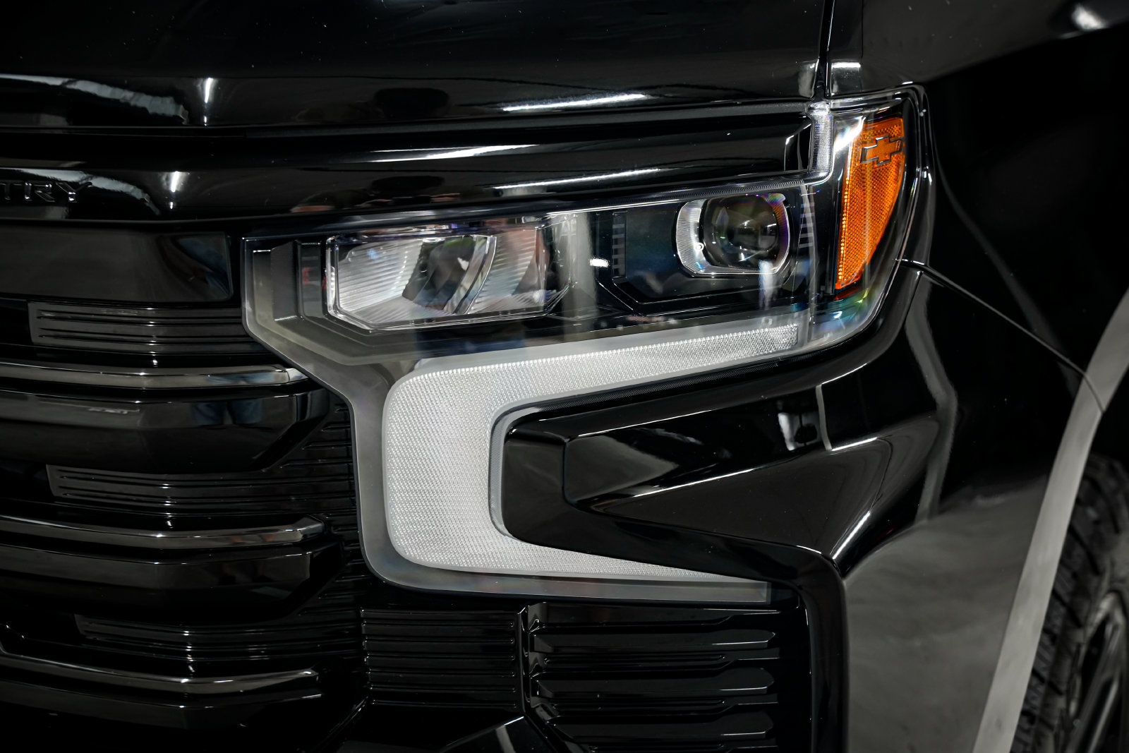 Used 2024 Chevrolet Silverado 1500 High Country w/ Midnight Edition AWD/4WD image 39