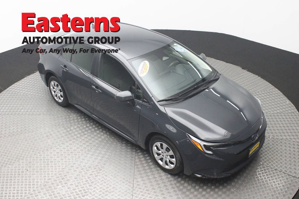Used 2023 Toyota Corolla LE FWD image 3