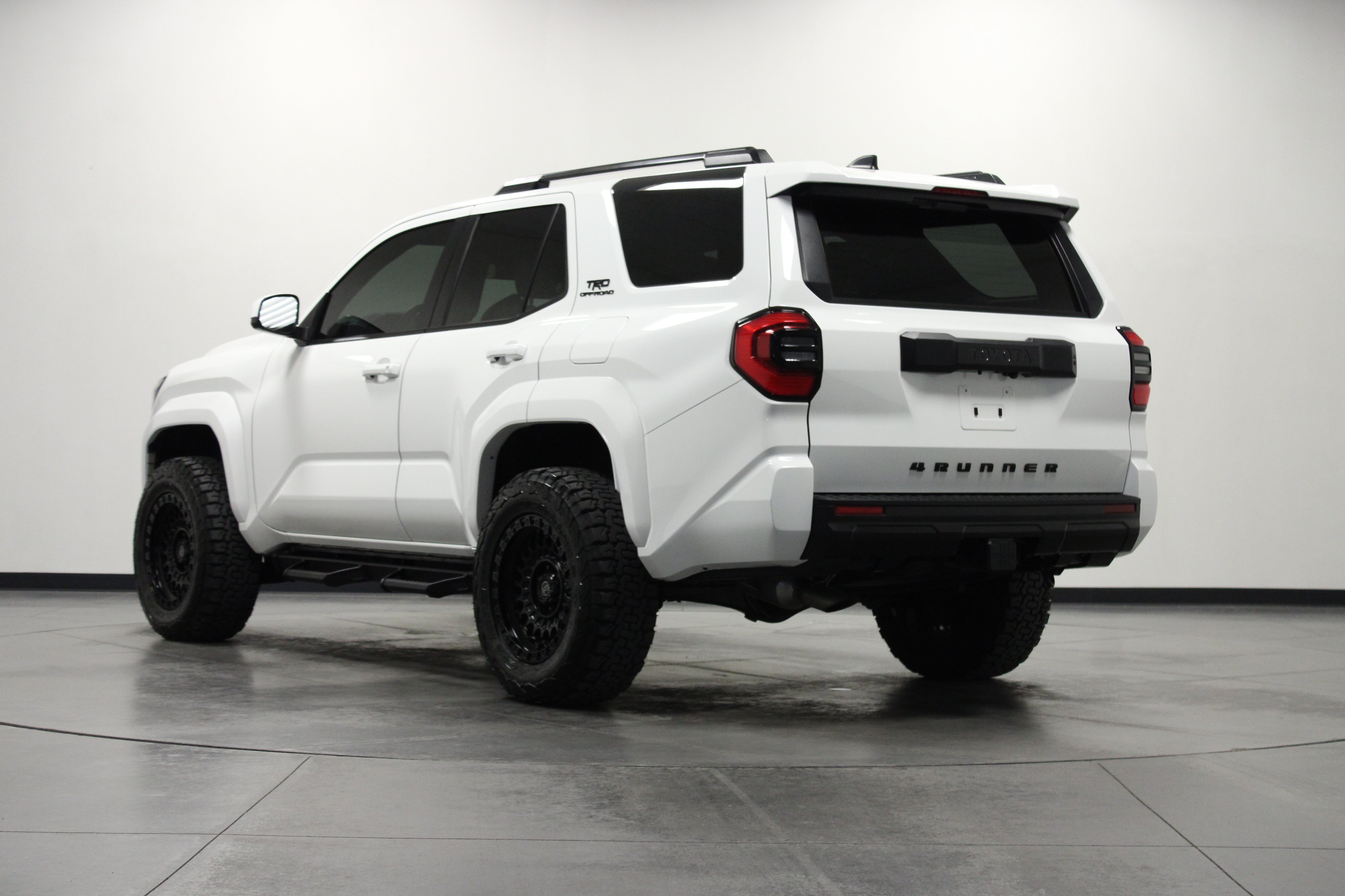 Used 2025 Toyota 4Runner SR5 AWD/4WD image 6