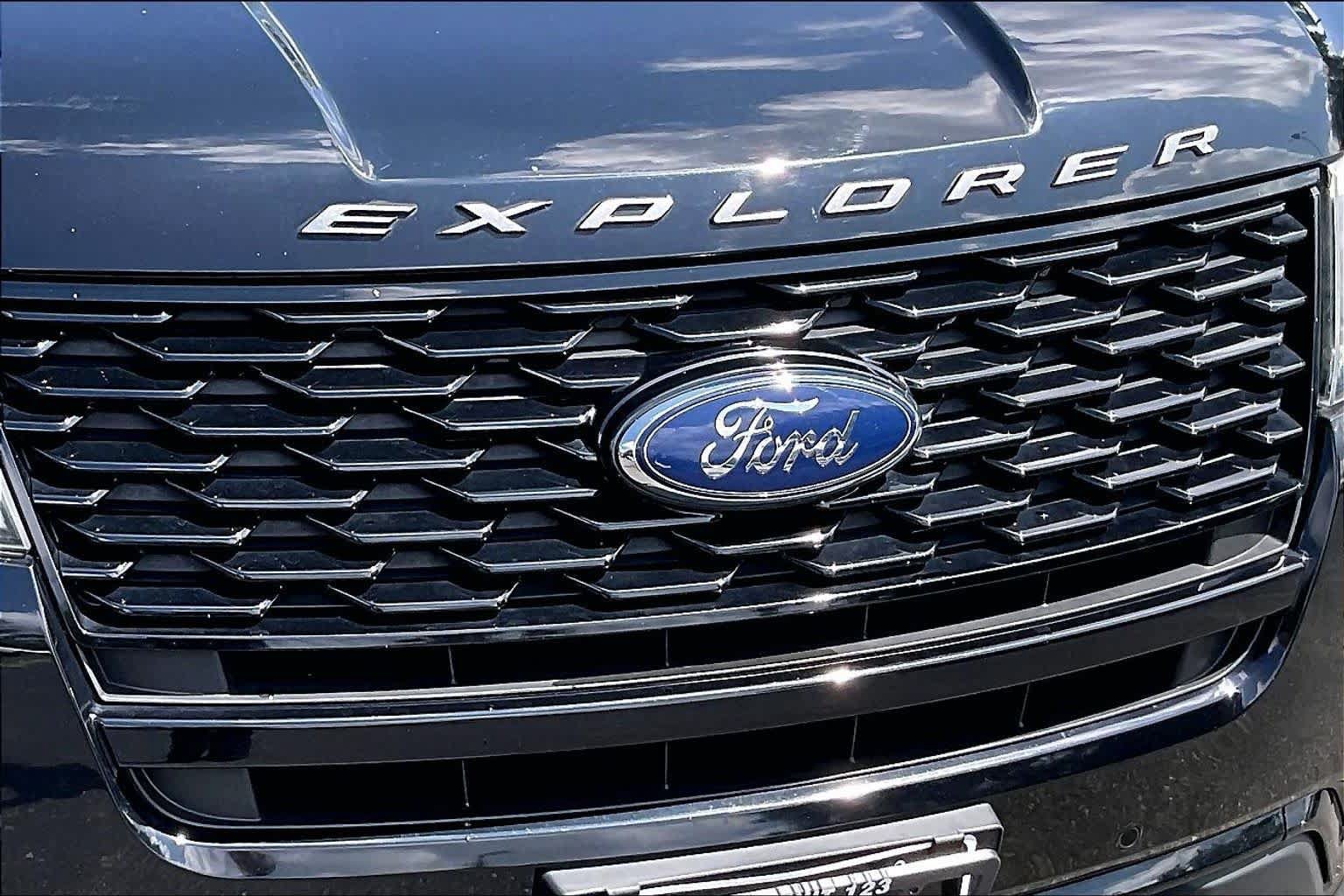 Used 2018 Ford Explorer Sport AWD/4WD image 30