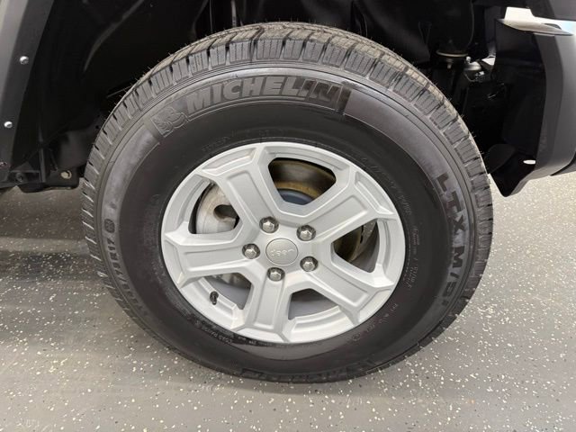 Used 2021 Jeep Wrangler Sport S image 23