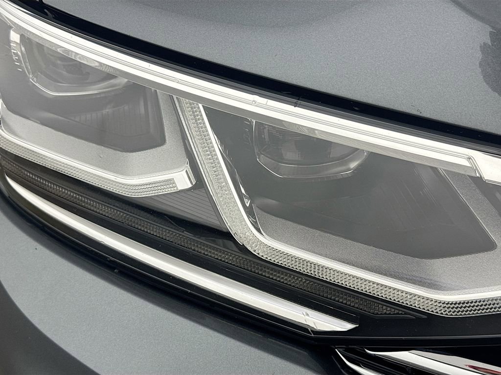Used 2022 Volkswagen Tiguan SEL R-Line image 38