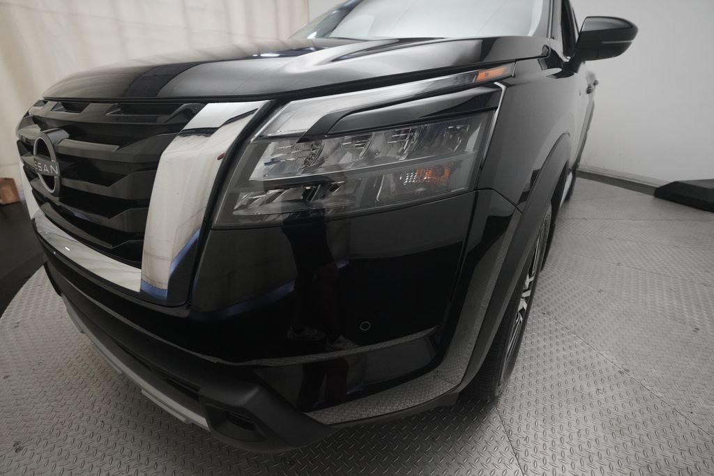 Used 2025 Nissan Pathfinder Platinum AWD/4WD image 23