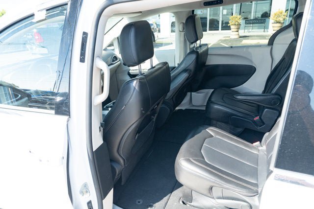 Used 2024 Chrysler Pacifica Touring-L FWD image 29