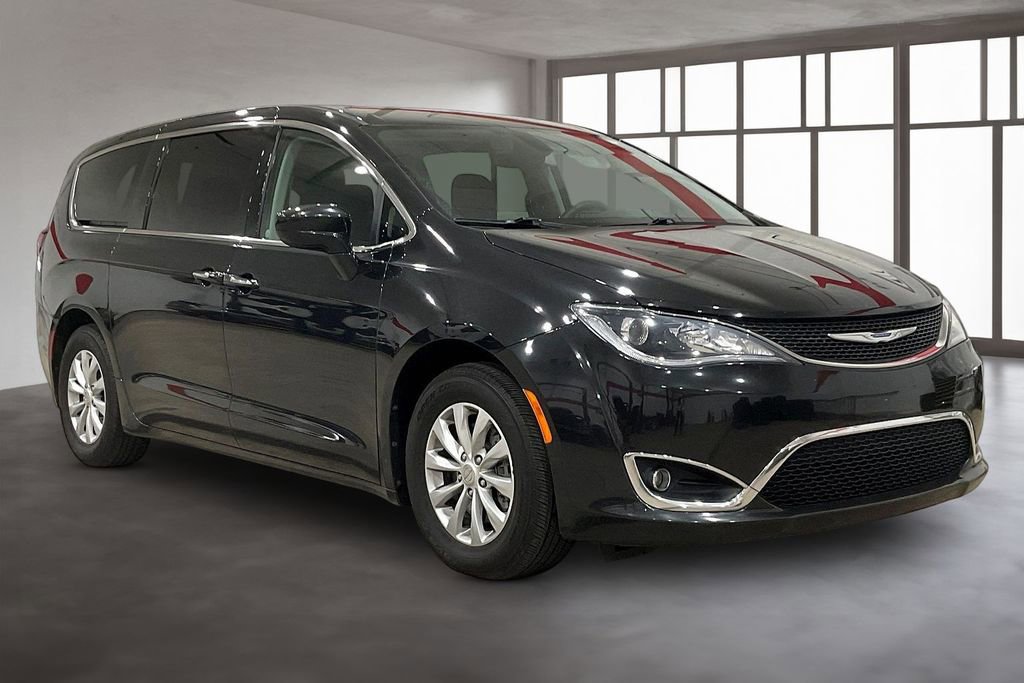 Used 2018 Chrysler Pacifica Touring Plus image 12