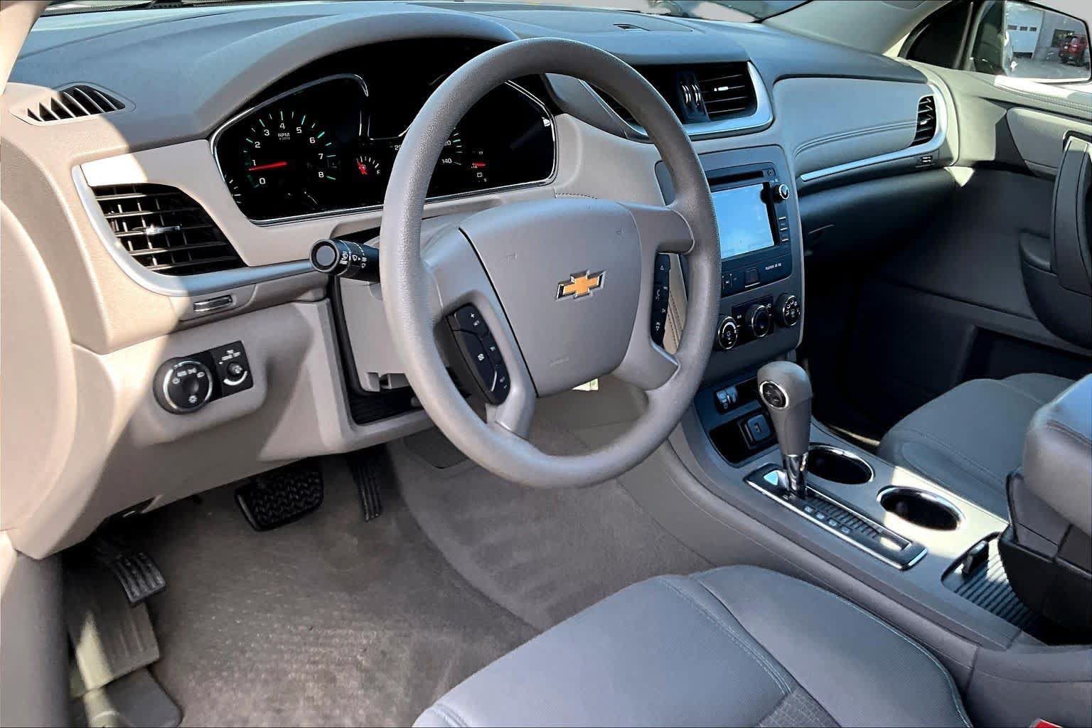 Used 2017 Chevrolet Traverse LS FWD image 17