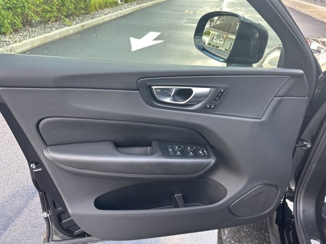 Certified 2025 Volvo XC60 B5 Core image 16