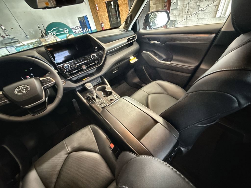 New 2026 Toyota Highlander Limited AWD/4WD image 23