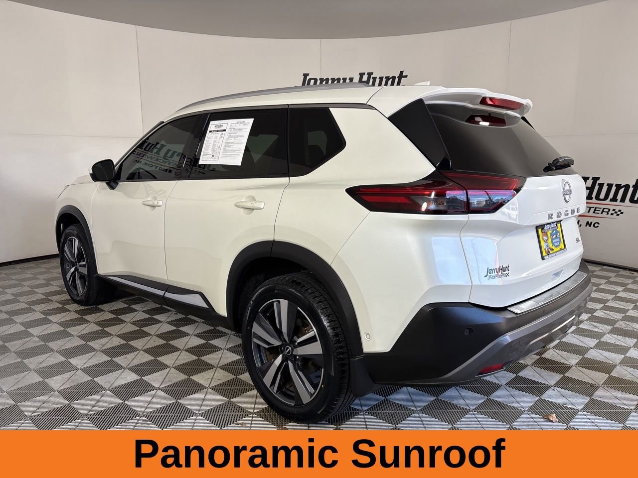 Used 2023 Nissan Rogue SL w/ SL Premium Package image 7