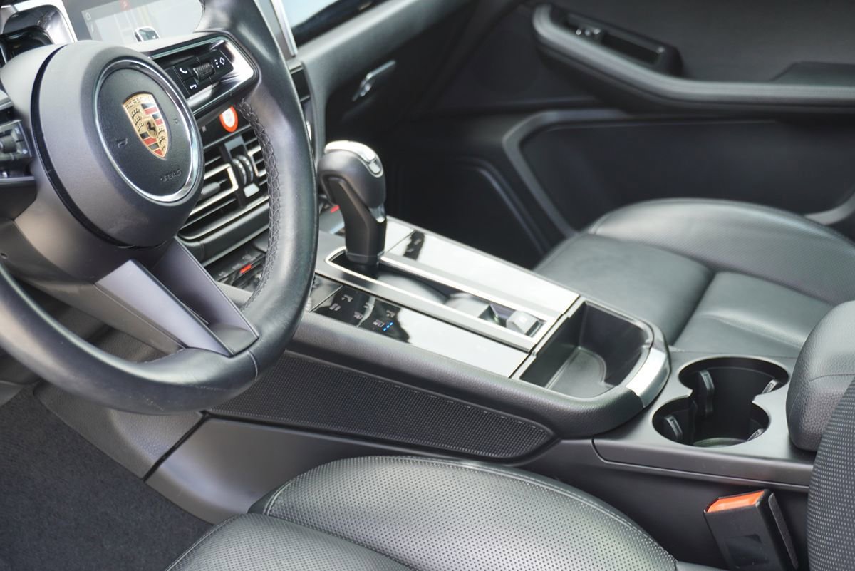 Used 2023 Porsche Macan AWD/4WD image 27