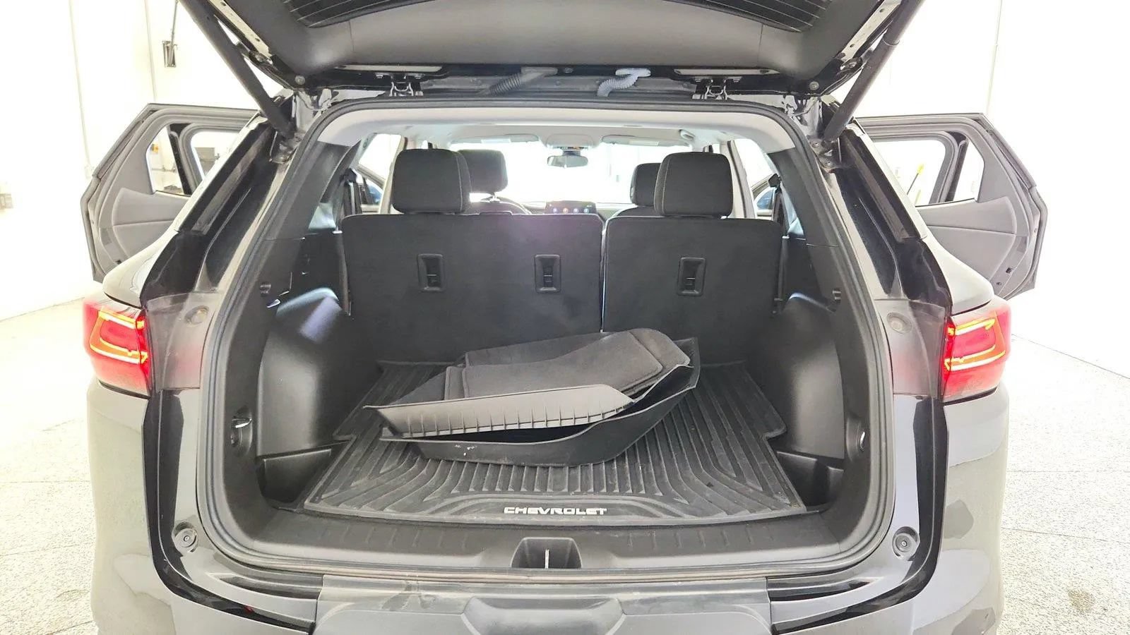 Used 2024 Chevrolet Blazer LT w/ Convenience Package FWD image 19