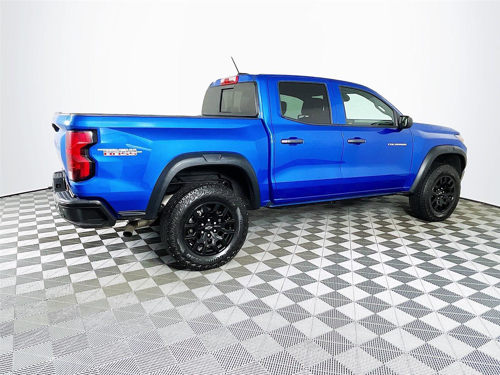 Used 2023 Chevrolet Colorado Trail Boss image 10