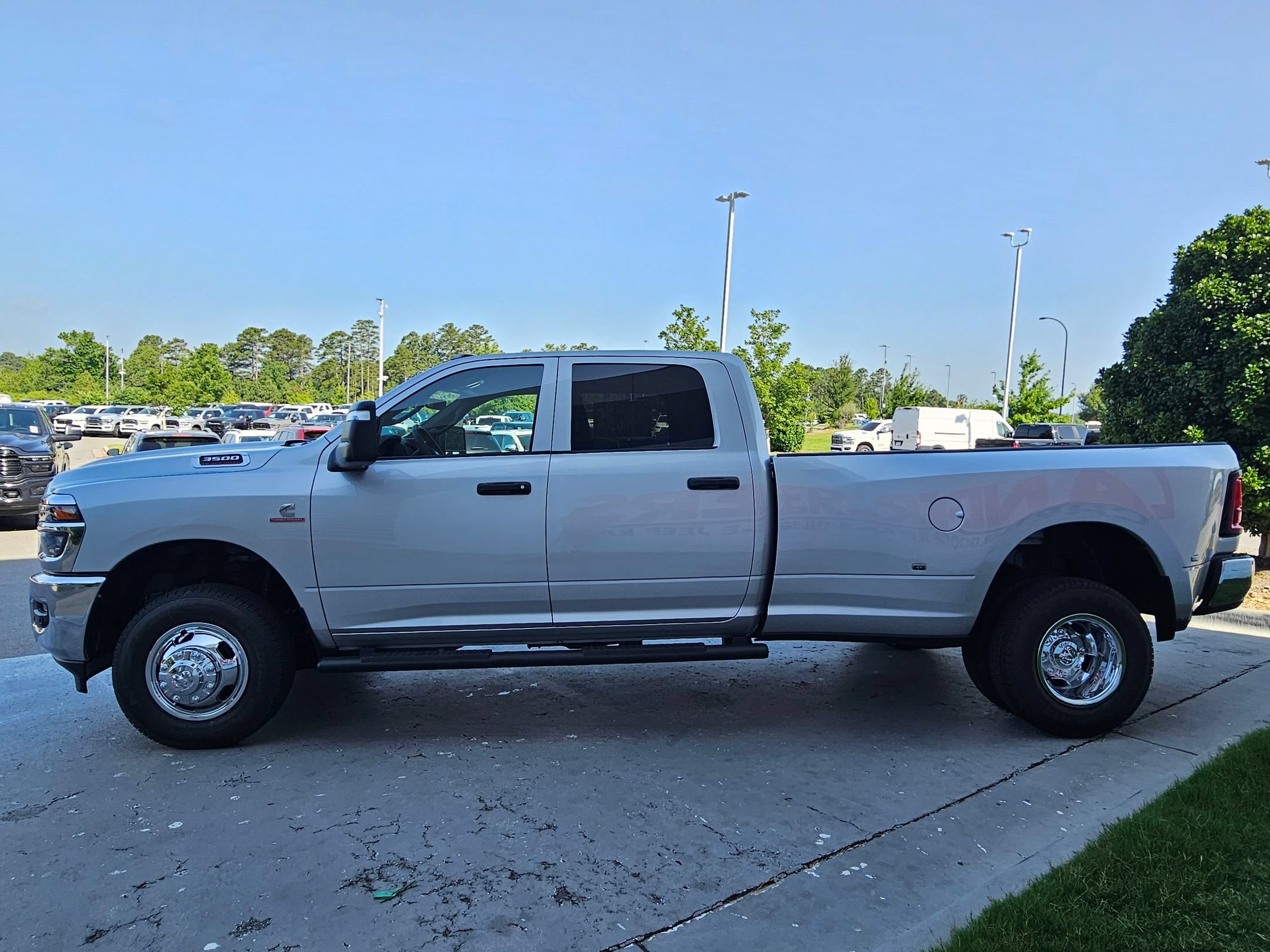 New 2026 RAM 3500 Tradesman AWD/4WD image 4