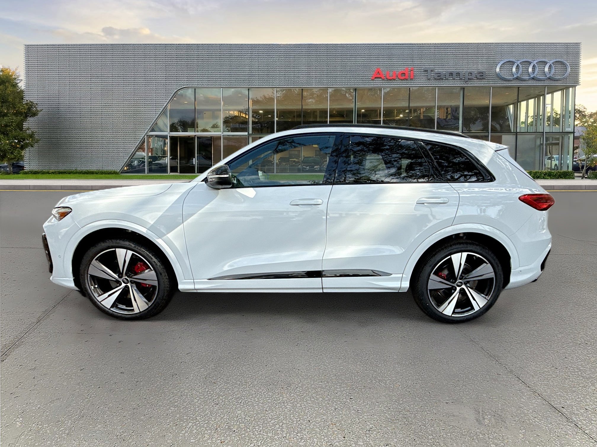 New 2025 Audi SQ5 Premium Plus image 6