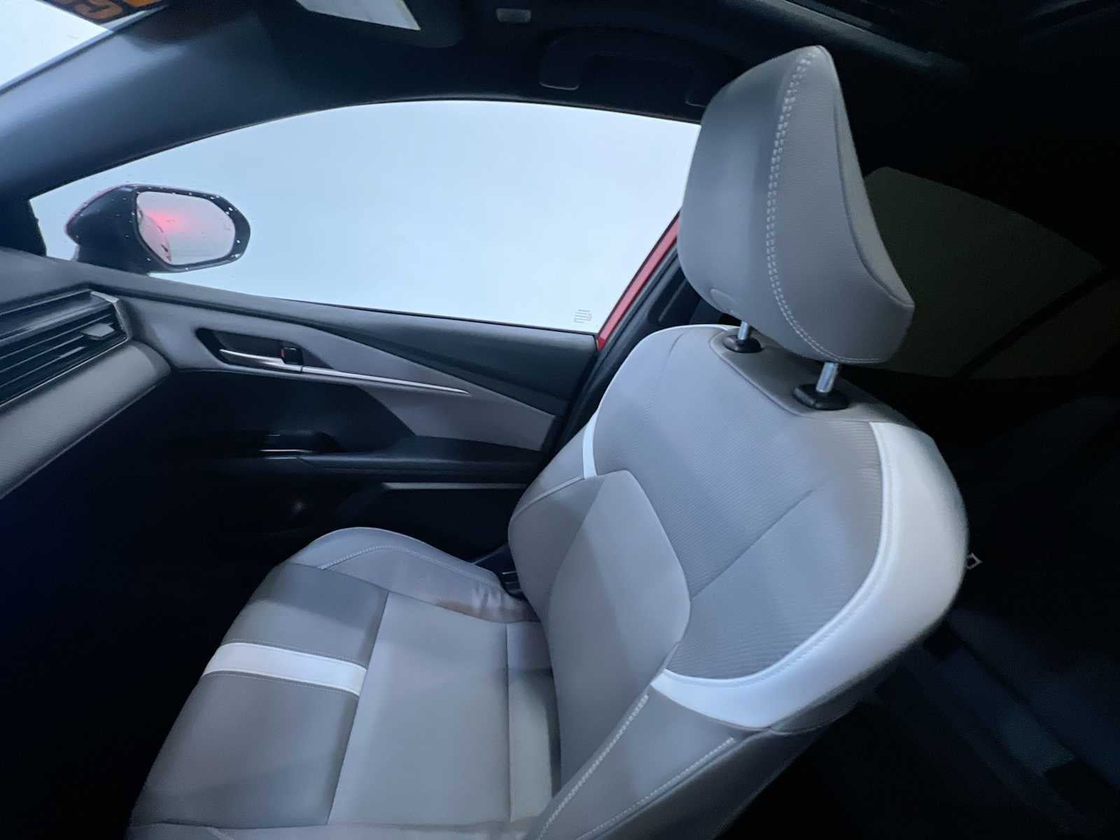 Used 2025 Toyota Camry SE w/ Convenience Package FWD image 25