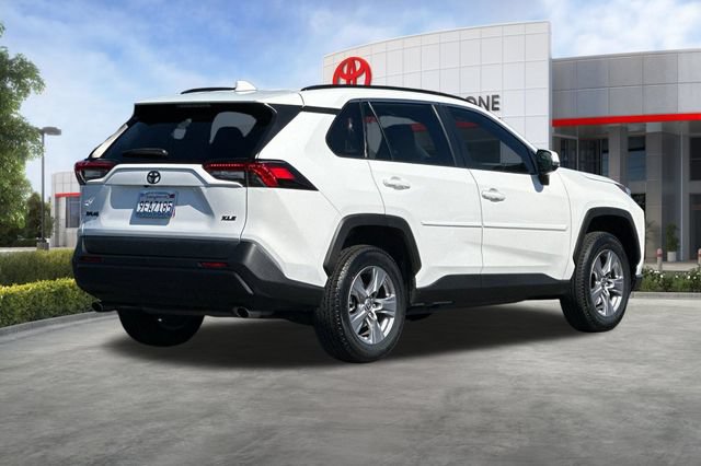 Used 2022 Toyota RAV4 XLE FWD image 4