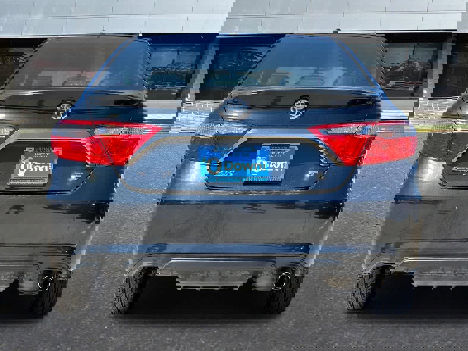 Used 2015 Toyota Camry SE w/ Moonroof Package image 8