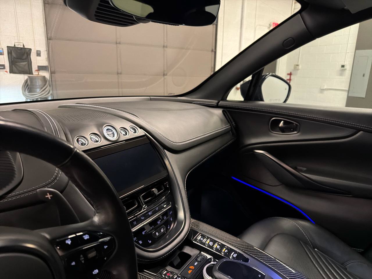 Used 2021 Aston Martin DBX AWD/4WD image 18