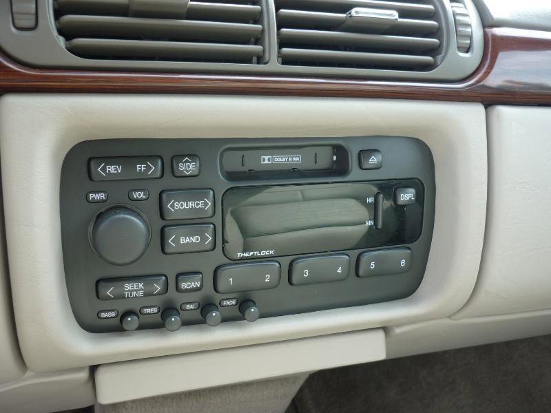 Used 1999 Cadillac De Ville Sedan w/ Comfort/Convenience Pkg image 13