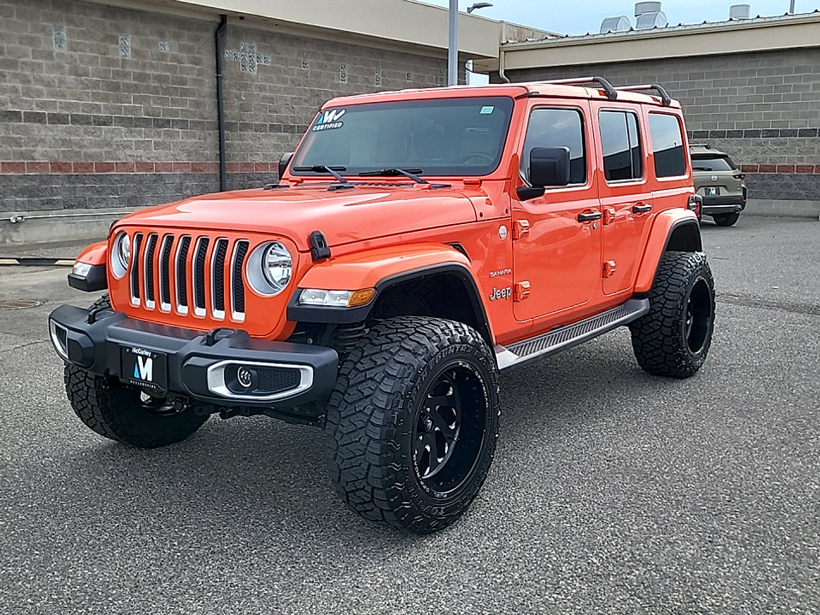 Used 2019 Jeep Wrangler Unlimited Sahara w/ Uconnect 4C Nav & Sound Group AWD/4WD image 3