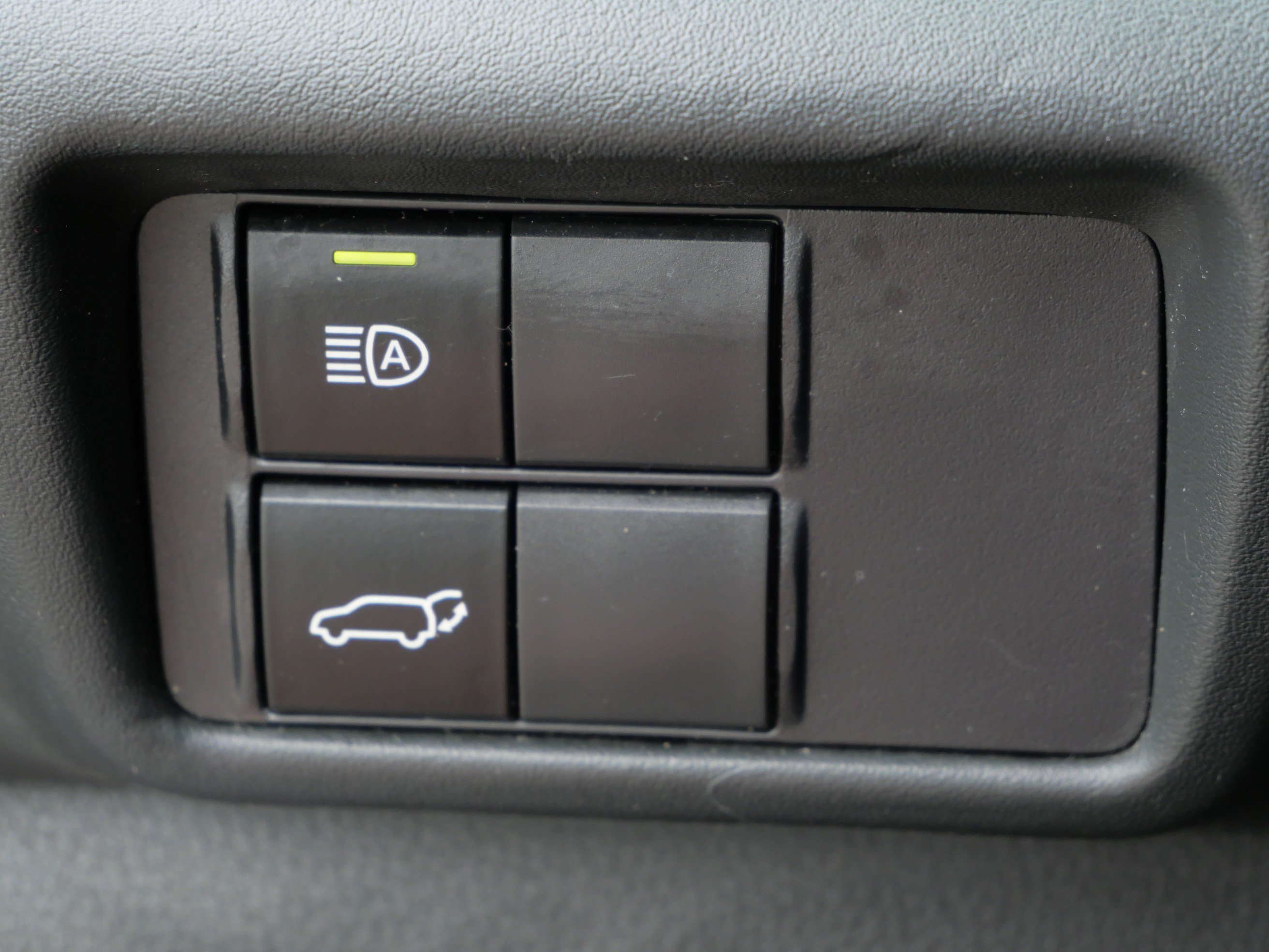 Used 2021 Toyota Highlander XLE AWD/4WD image 26