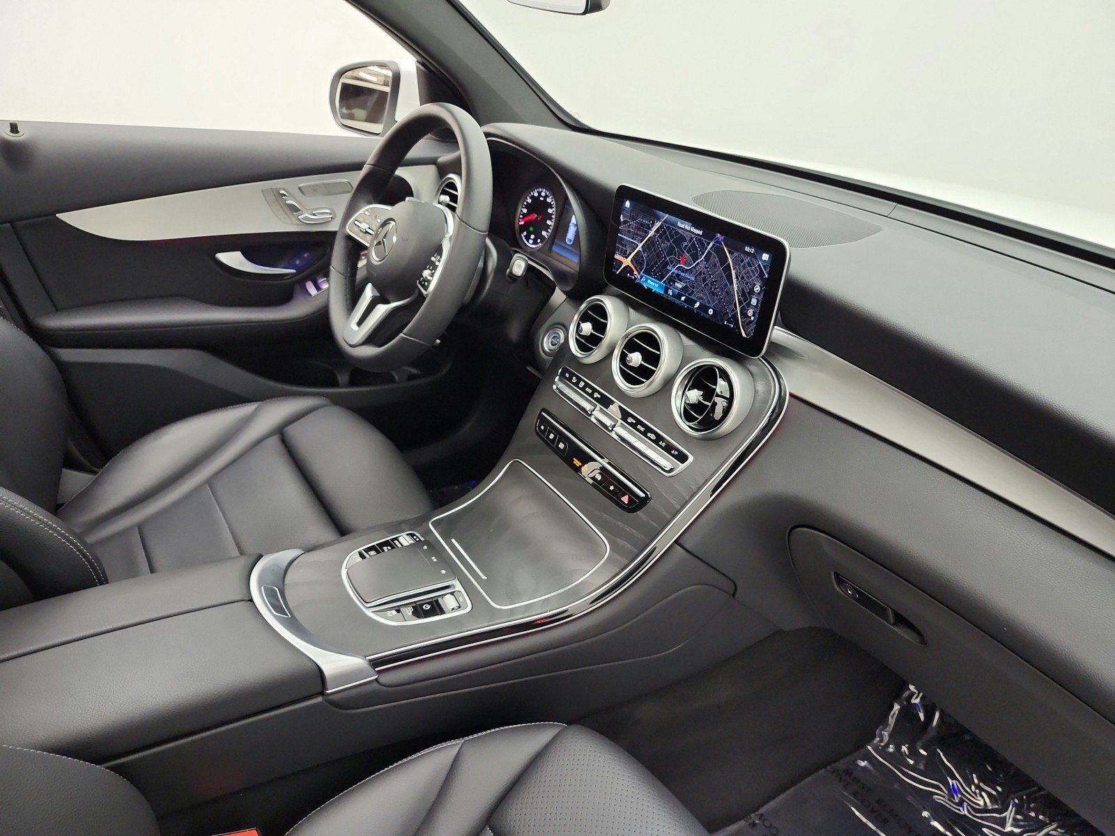 Used 2022 Mercedes-Benz GLC 300 4MATIC Coupe image 17