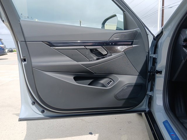 New 2027 BMW 550e xDrive w/ Executive Package AWD/4WD image 21