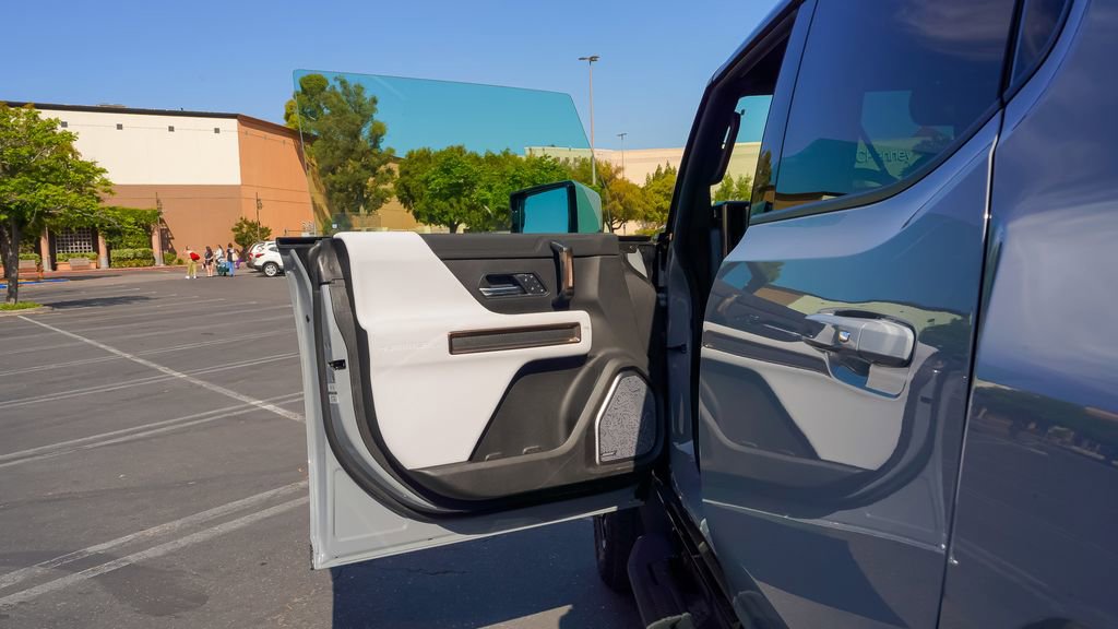 Used 2025 GMC Hummer EV 2X w/ LPO, Cargo Utility Package AWD/4WD image 23