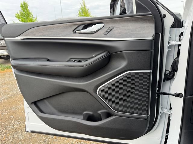 New 2026 Jeep Grand Cherokee Limited AWD/4WD image 13