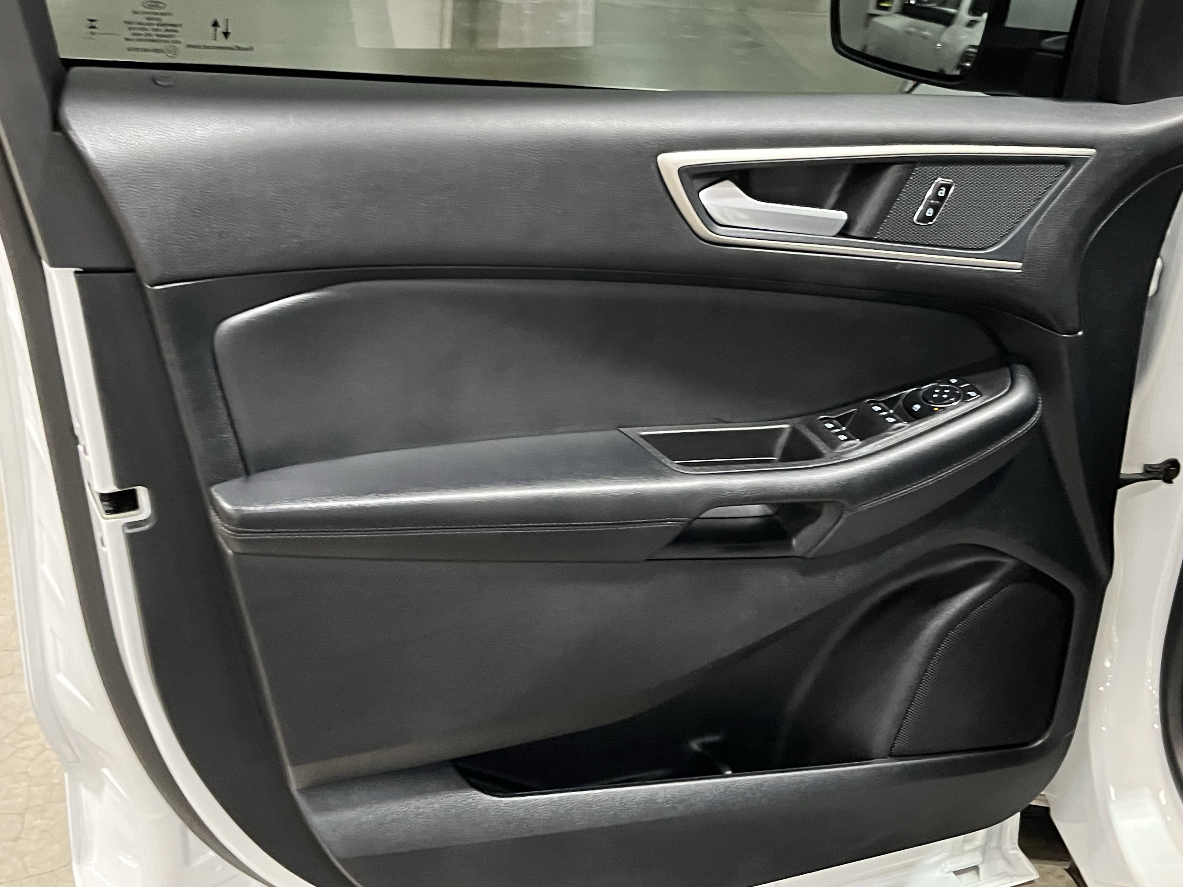 Used 2024 Ford Edge SEL image 15