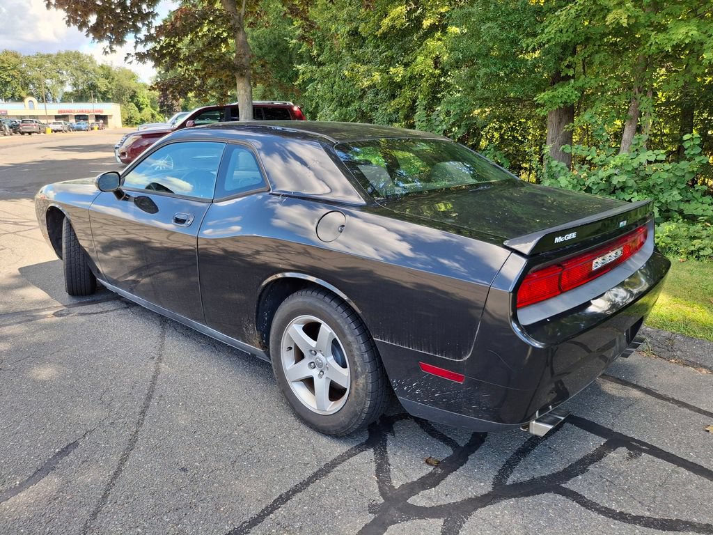 Used 2010 Dodge Challenger SE RWD image 6