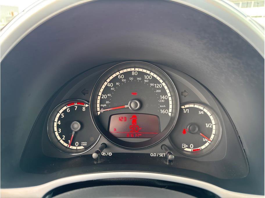 Used 2013 Volkswagen Beetle 2.5 image 16