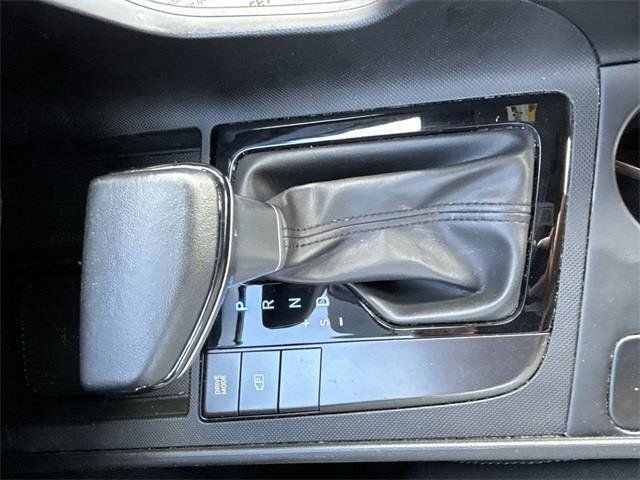 Used 2025 Hyundai Elantra Sport image 19