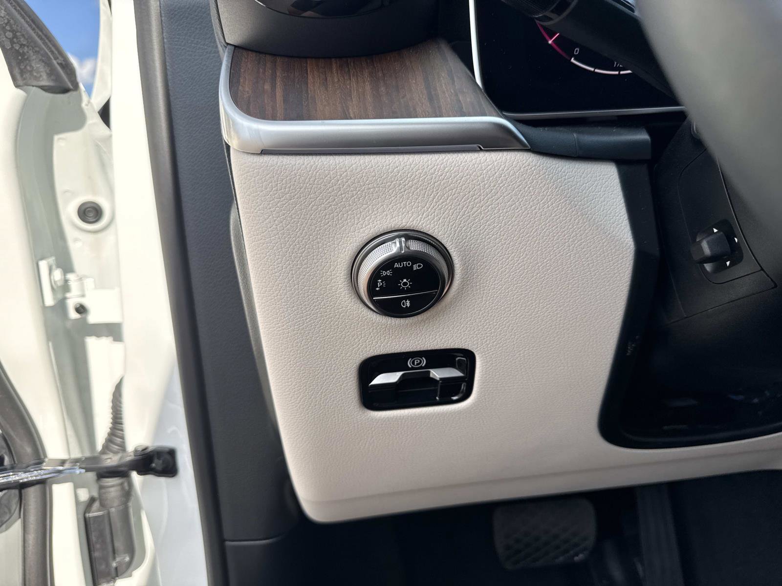 Used 2025 Mercedes-Benz GLC 300 image 33