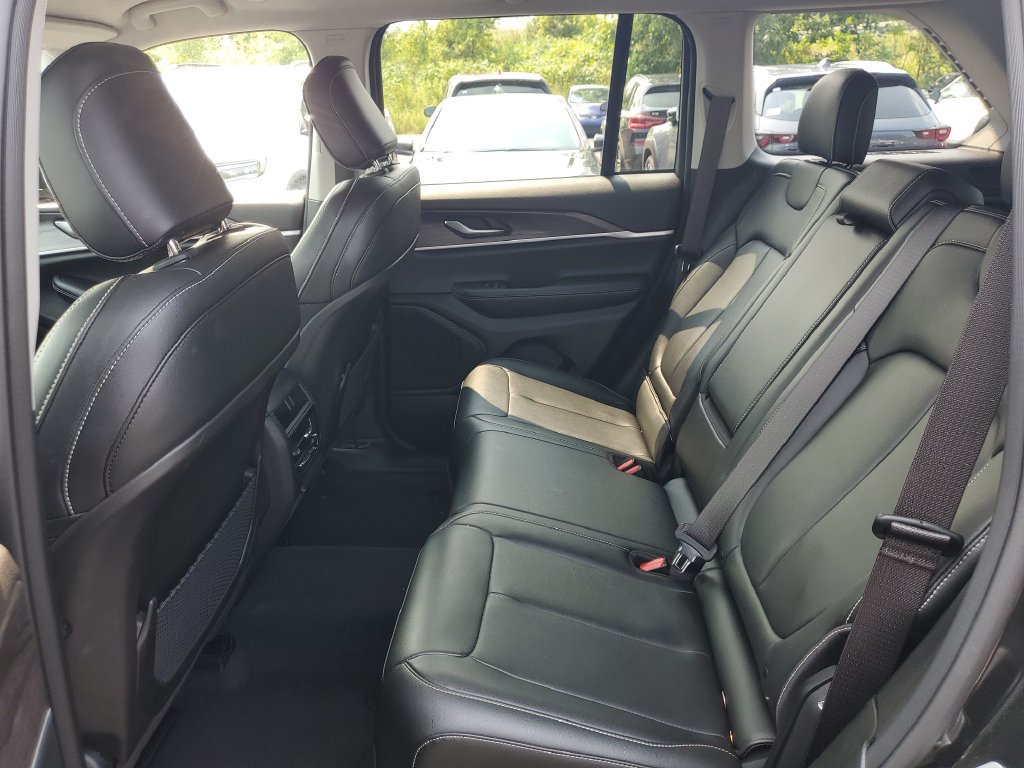 Used 2023 Jeep Grand Cherokee Limited AWD/4WD image 14