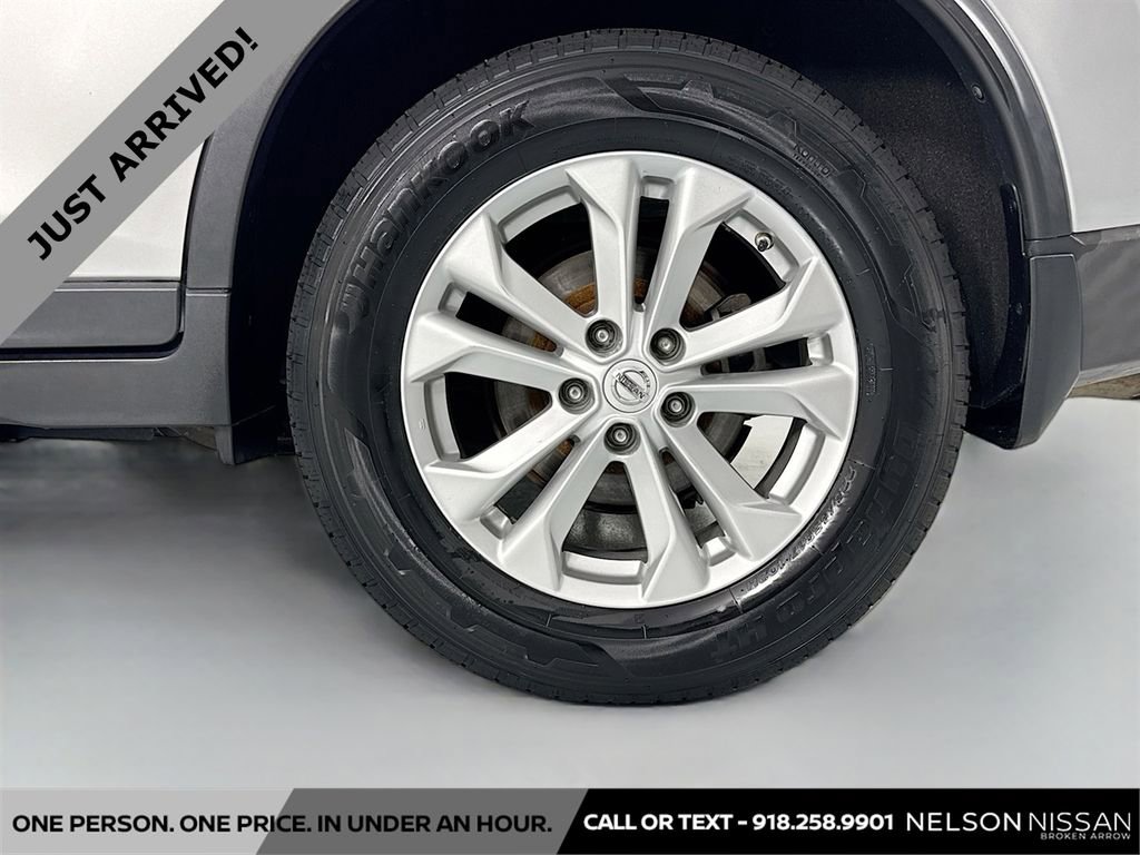 Used 2015 Nissan Rogue SV FWD image 28