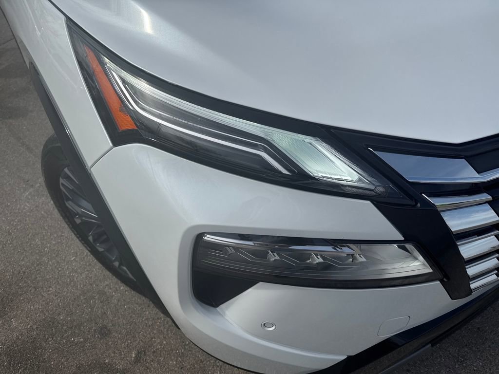 Certified 2025 Nissan Rogue Platinum w/ Platinum Premium Package image 38