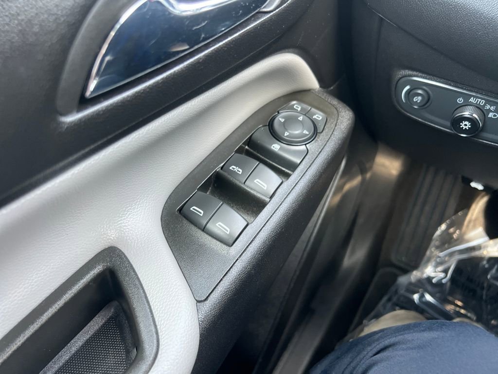 Used 2023 Chevrolet Equinox LS w/ LS Convenience Package image 18