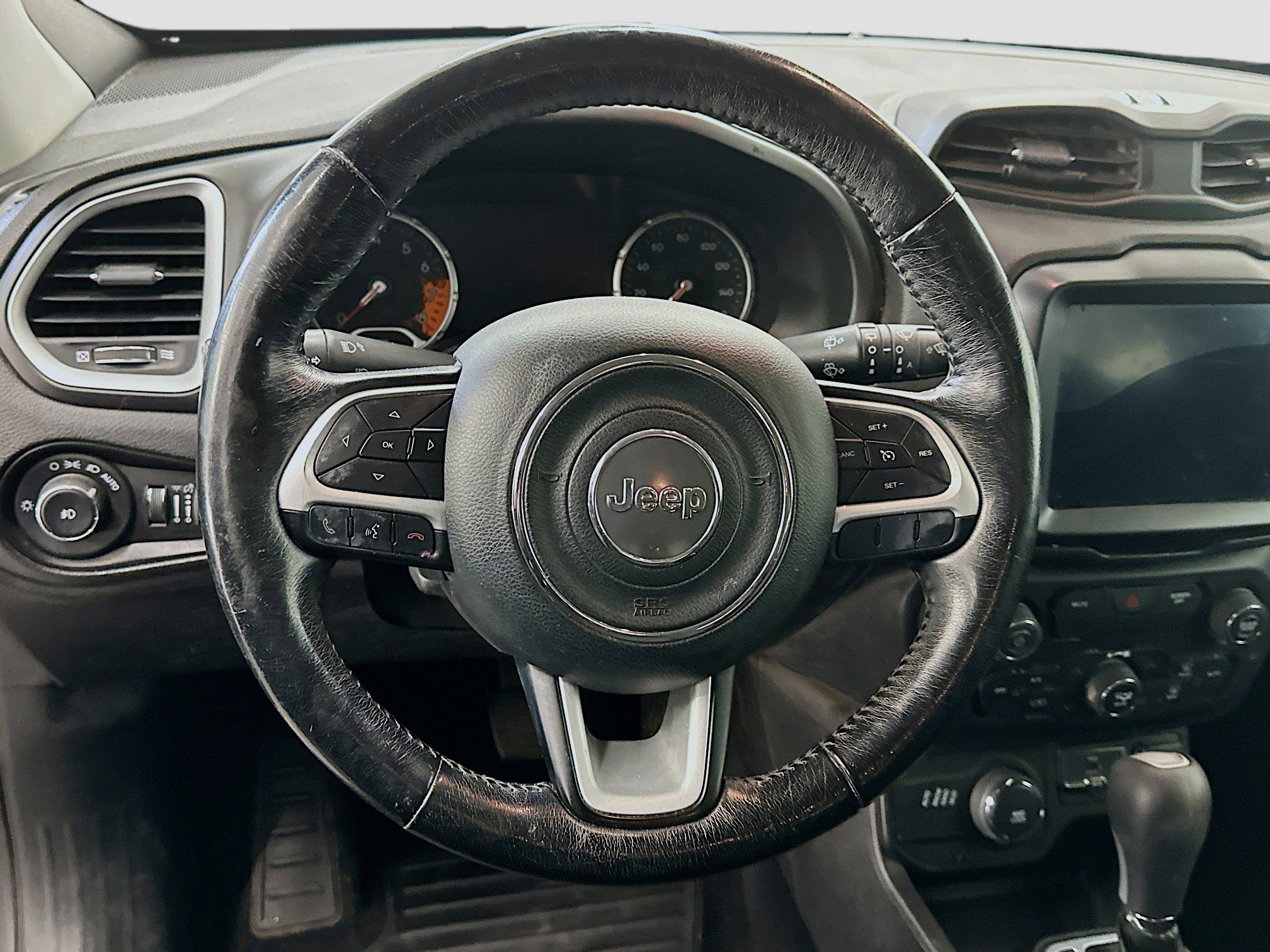 Used 2018 Jeep Renegade Latitude w/ UConnect 8.4 Nav Group AWD/4WD image 18