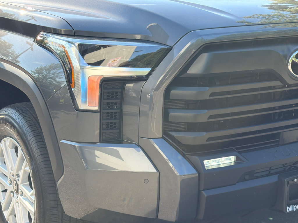 Used 2026 Toyota Tundra SR5 w/ SR5 Convenience Package AWD/4WD image 9